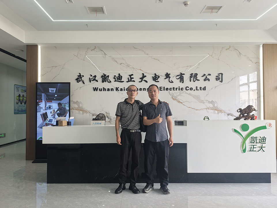 河南王總蒞臨武漢凱迪正大電氣有限公司 共探電纜故障測試儀發(fā)展新機遇